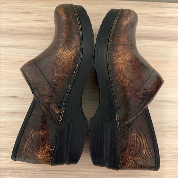 Dansko Professional Women's Clogs Brown Leather Tooled Embossed Stapled Size 38 - Picture 6 of 10